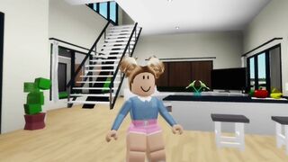 “When your trying to show a meme to your mom” | Brookhaven Meme (Roblox)