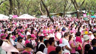 Celebrity singer Bituin Escalante sings the national anthem. The “Pink Sunday” Quezon City rally
