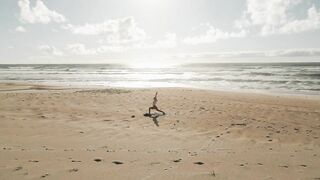 Yoga next to the Ocean - practice in Portugal