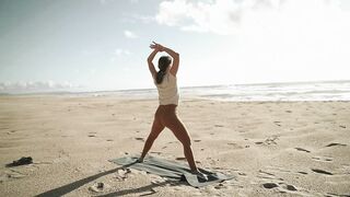 Yoga next to the Ocean - practice in Portugal