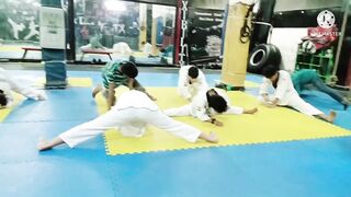 Taekwondo stretching #latihansplittaekwondo#martialart #olympicgame #taekwondostretching#태권도 #テコンドー