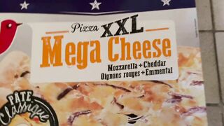Je mange la pizza Auchan XXL MÉGA CHEESE (avec couverts ????)