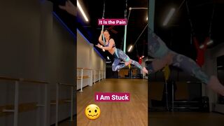 Every aerial yoga student knows this situation ???? #aerialyoga #hammocks #flexibility #yoga