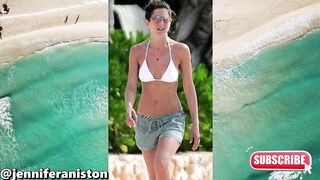 Jennifer Aniston Looks Great in her Bikinis