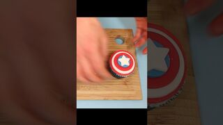 Captain America Fondant Cupcake Decoration: Instagram Cupcake Ideas | #viralrecipe #hooplarecipes