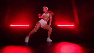 Catherine's Twerk Transformation: New Moves, New Grooves! ????????