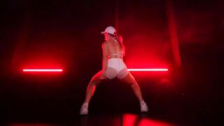 Catherine's Twerk Transformation: New Moves, New Grooves! ????????