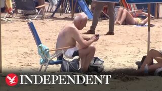 Biden relaxes on Delaware beach with wife Jill
