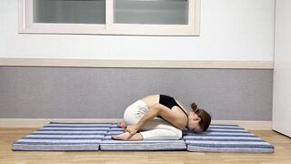 Stretching gymnastics home morning beginners exercise 2 min
