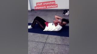 Half crunches stomach workout #stomach #workout #fitness #fitnessaddict #bellyfat #fatloss #yoga