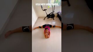 Split- Forward bending #yogaurmi #yoga #yogapose #yogawithurmipandya #fitness #urmiyogaacademy