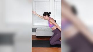 Pregnancy-friendly Pilates workout with a yoga block! Love this flow. #prenatalpilates #pilateshome