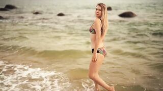 Beach Bikini Try On Haul | Honey Bunnies