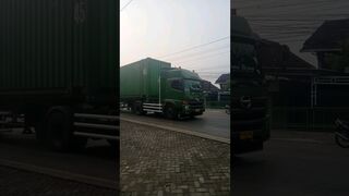 Truck hino trailer ???? Serba hijau #truck #shorts