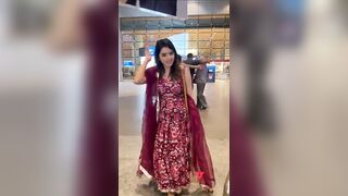 Celebrity Spotting: Shirley Setia & Sonal Chauhan's Stylish Airport Look"????????♥️