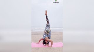 One leg up yoga pose #yogaurmi #urmiyogaacademy #yogaposes #yoga #yogaholic #yogapose