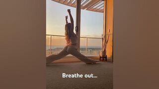 Don’t forget to breathe ????????‍♀️ #shortsvideo #stretching #yoga #split #flexibility #splits