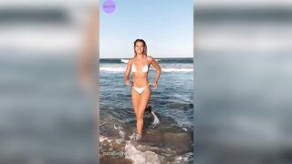 Natalie Roser - Hermosa modelo de bikinis e influencer de Instagram