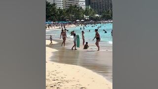 Bikinis, Beach and Aloha | The Waikiki Beach Experience