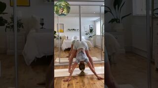 ???????? Her Yoga Moves are Something Serious!