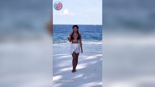 Tita Sahara Rosita - Impresionante modelo de bikinis | Bikini Model