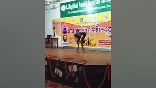 yoga performance#practiceyoga #yogalife#harharmahadev #subscribetomychannel@nishajha_yogalover5932