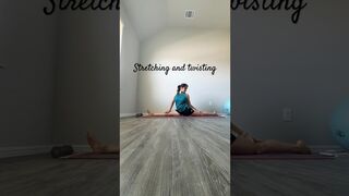 Stretching and twisting practice #yoga #hanumanasana #monkeypose #stretchingworkout #ytshorts #video