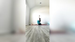 Stretching and twisting practice #yoga #hanumanasana #monkeypose #stretchingworkout #ytshorts #video