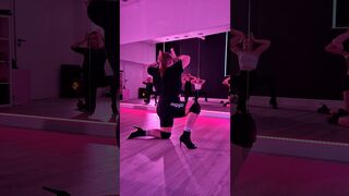 How we support everyone in our high heels trainings???? #music #sport #stretching #dance #dancevideo