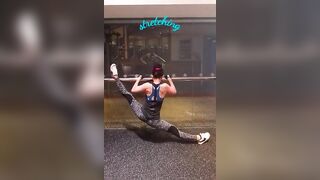Food & Stretching! ????????‍♀️#legflexibility #food #flexibilité #yummy #delish #workout #flexiblelegs