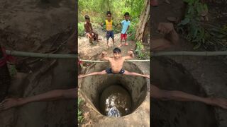 Stretching on the well ????/ #shivazfitzoneshorts #flexibility #shorts