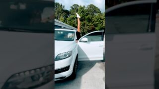 effectively go into the car #stretching #yoga #laracar #laraessence #essencelara #laraacro #pilates