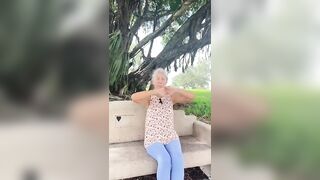 Prenditi cura delle tue mani con questi tre rimedi yoga