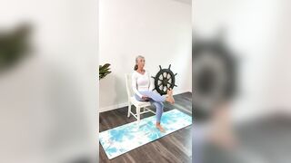 Prova questi due esercizi yoga per rinforzare le gambe