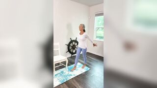 Prova questi due esercizi yoga per rinforzare le gambe