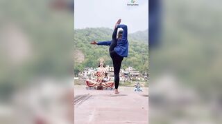 Yoga at Ganga Ghat |Yoga with Urmi Pandya