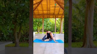 Back bending #yogapose #yogaurmi #shorts #shortvideo #ytshorts #youtubeshorts #yogaasana #yoga