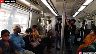 मम्मी जी ये लड़की, ये क्या होती है Funny Prank In Metro????। Prank In India | Metro Prank।  Sagar Saini
